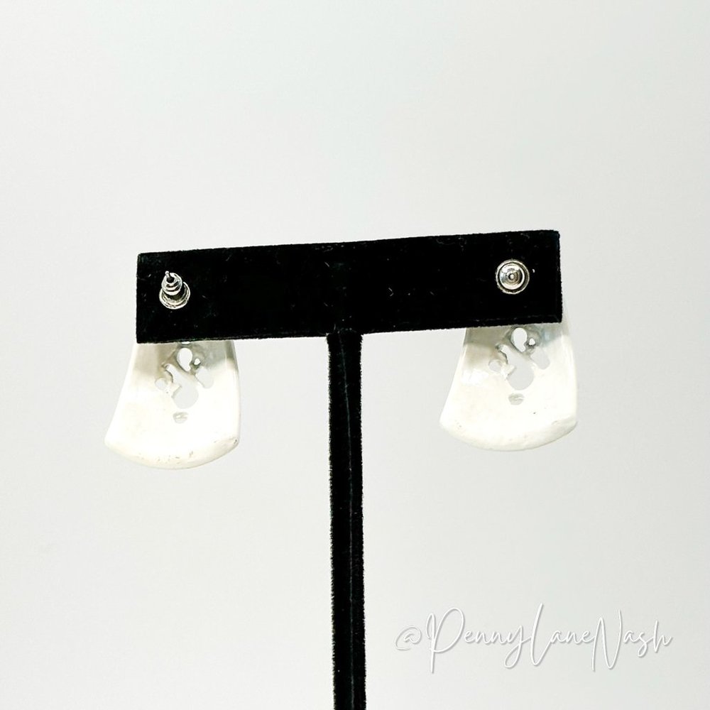 Vintage Oblong with Cut Out Push Back Earrings - Picture 5 of 6